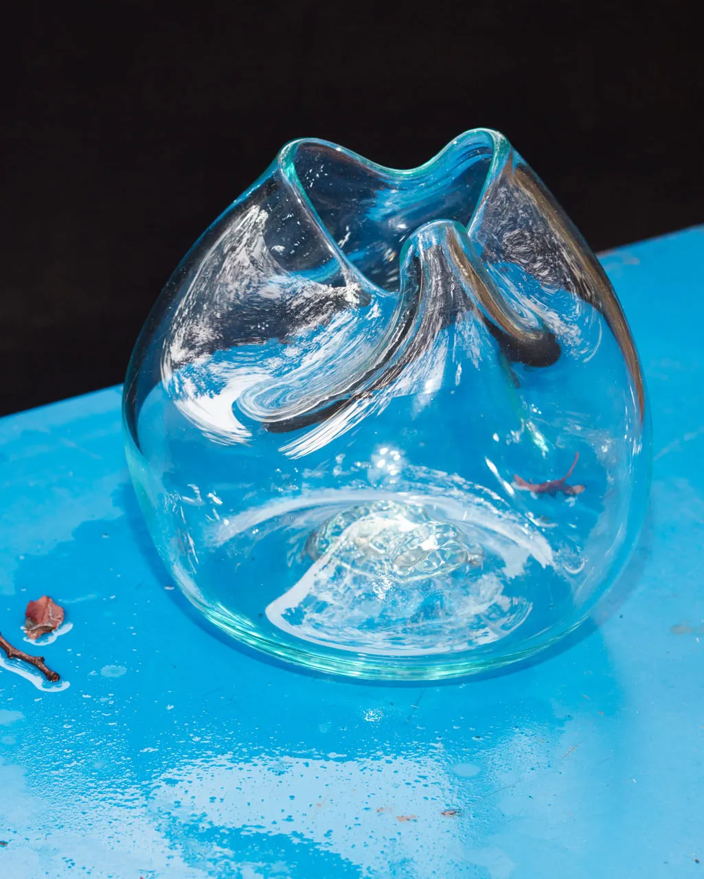 Completedworks Bubble to End all Bubbles vase bleu