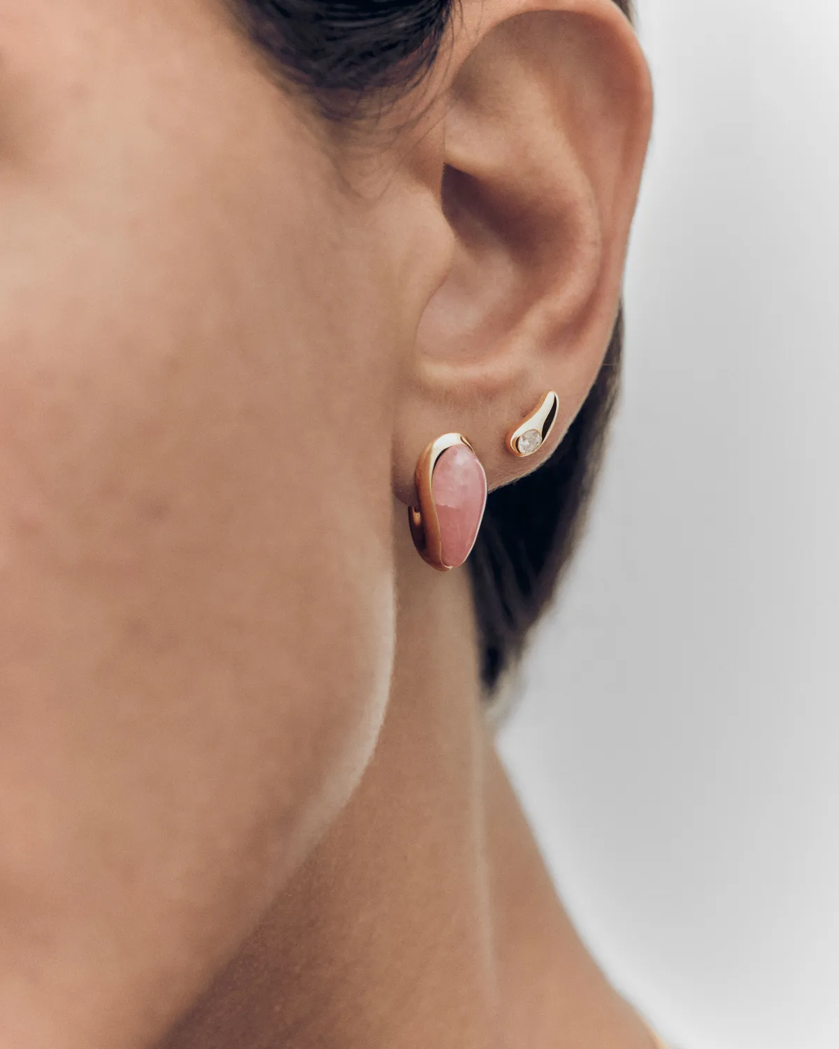 PDPAOLA Delta Mono Boucle Zirconia Blanche Dorée