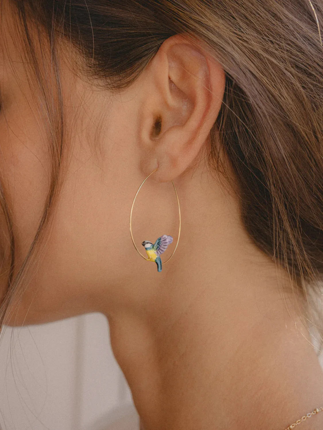 Nach Bijoux Mésange en vol boucles d'oreilles créoles bleues