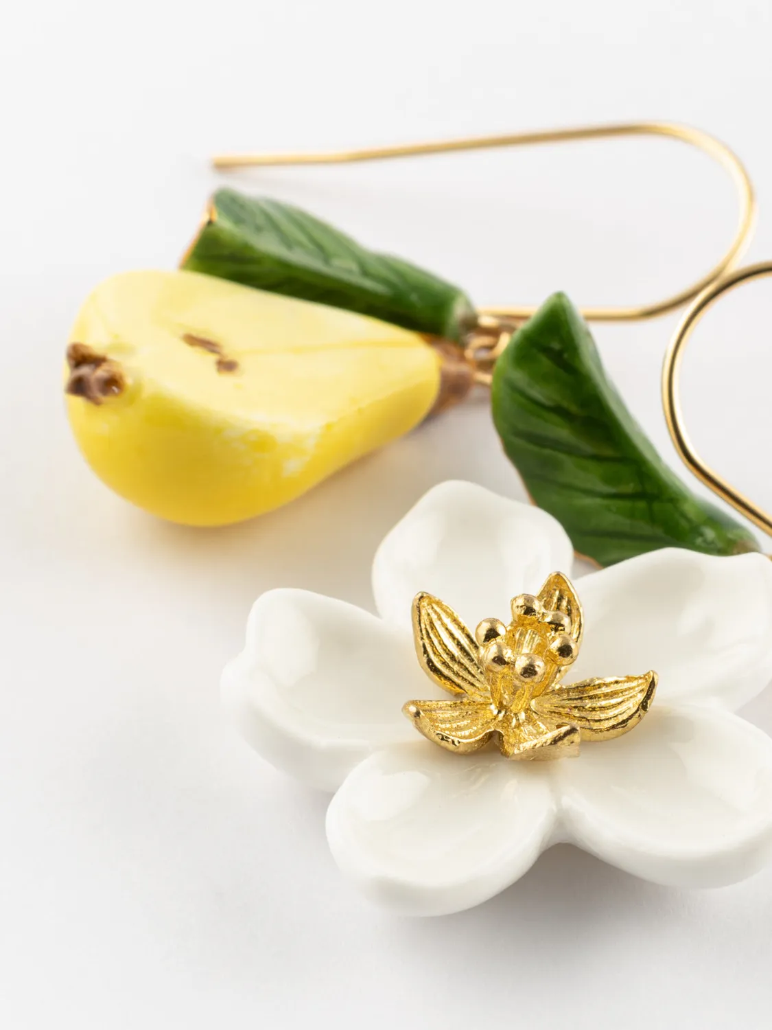 Nach Bijoux fleur de poirier poire et feuille boucles d’oreilles porcelaine