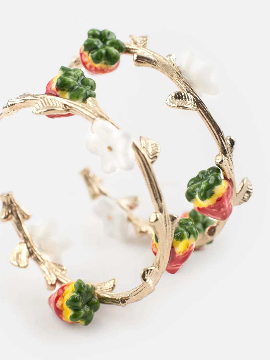 Nach Bijoux Belles du Sud créoles fraises fleur boucles porcelaine