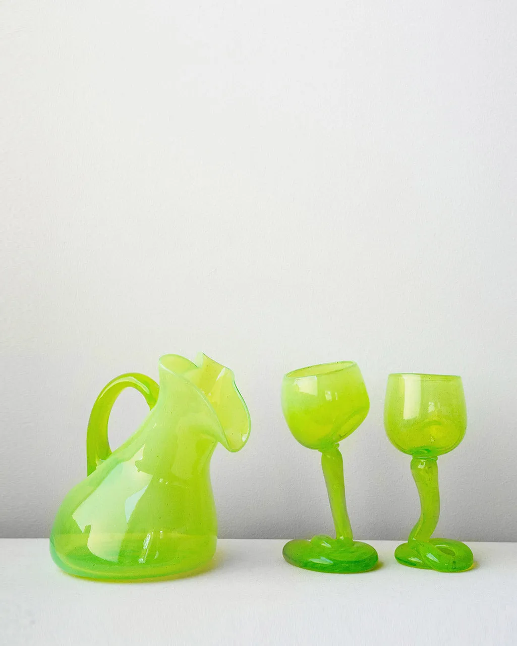 Completedworks Thaw carafe verre vert acide grand modèle