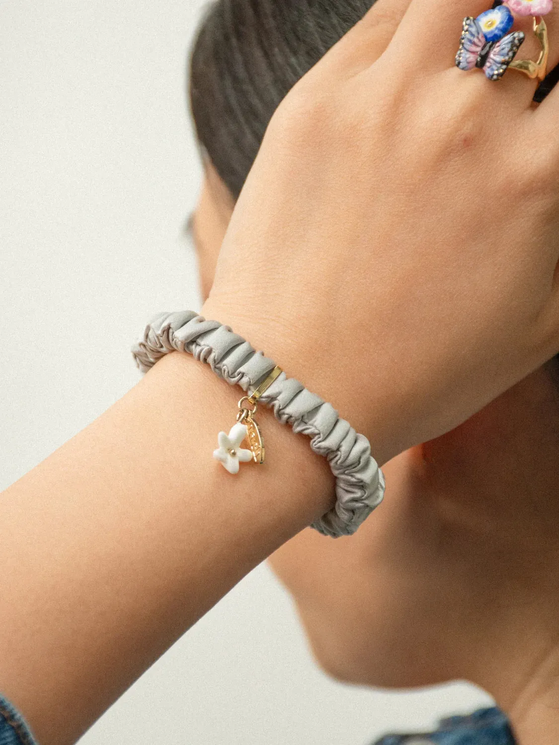 Nach Bijoux Bracelet chouchou gris soie jasmin porcelaine