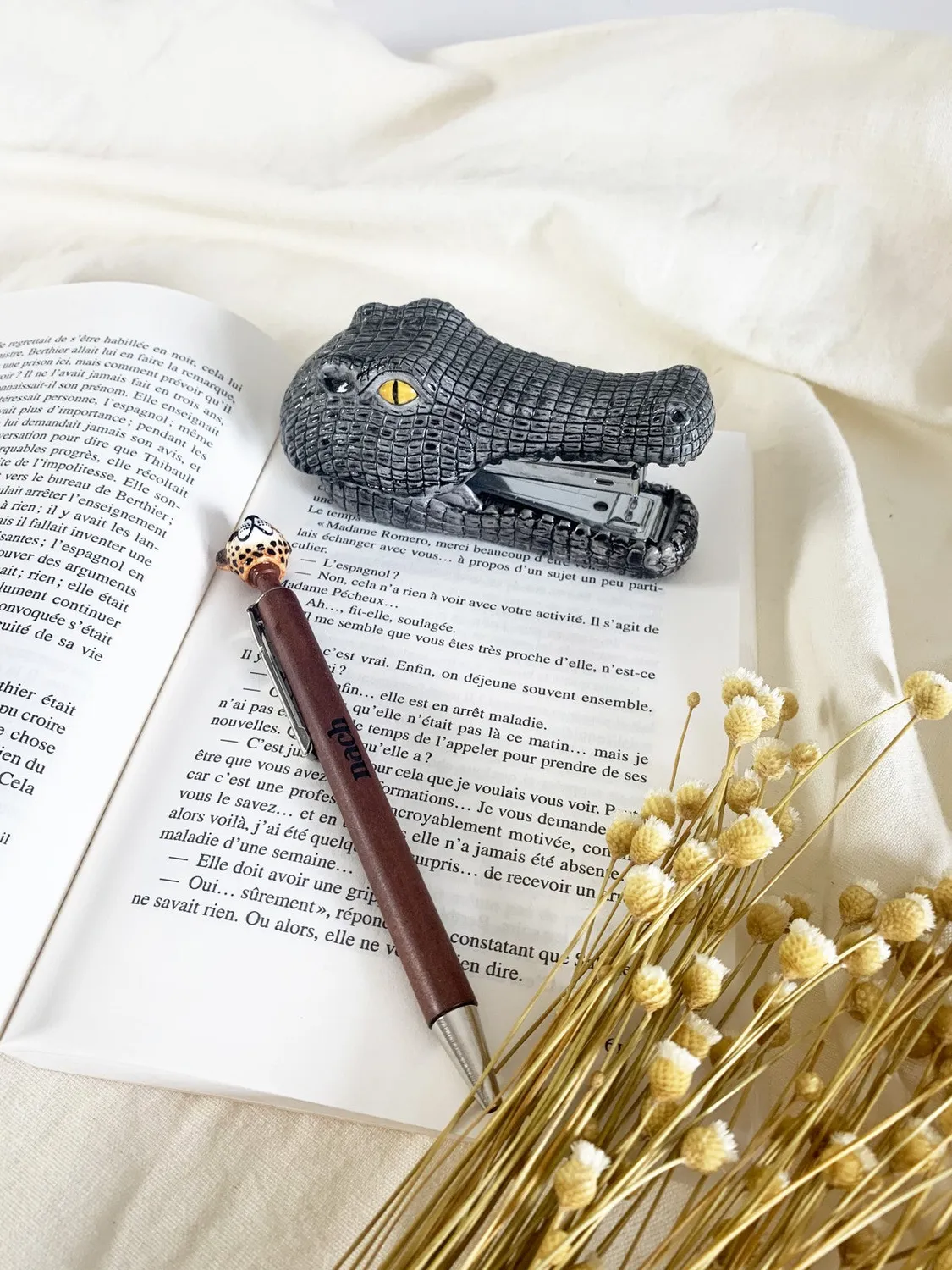 Nach Bijoux Crocodile agrafeuse porcelaine n°10