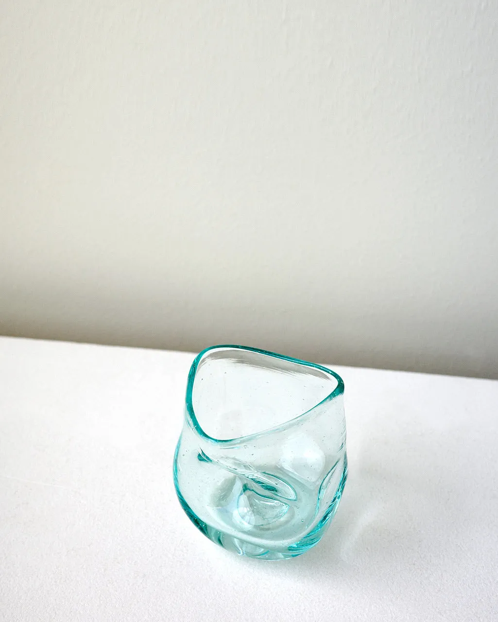 Completedworks Thaw verre court bleu verre recyclé