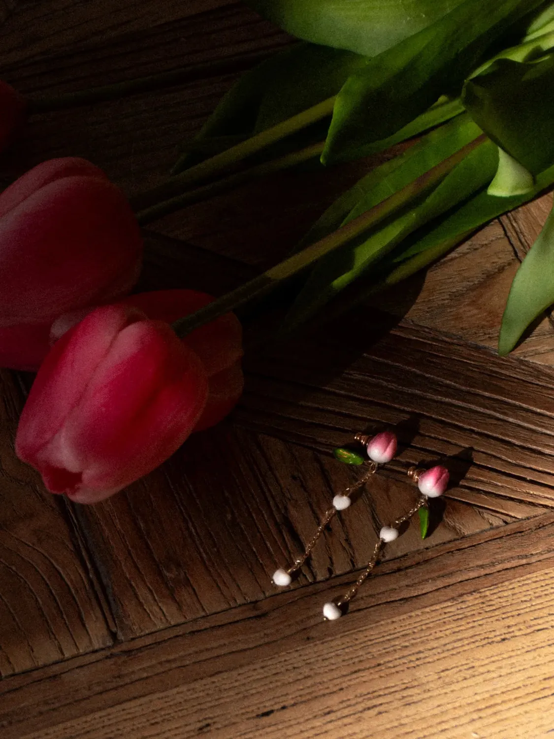 Nach Bijoux Tulipe boucles d'oreilles pendantes perles rivière