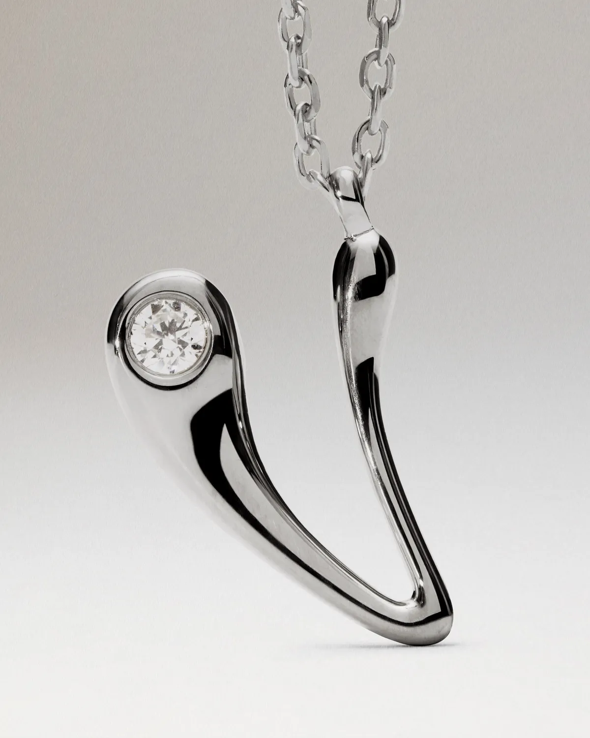 PDPAOLA V Initial collier lettre V argent