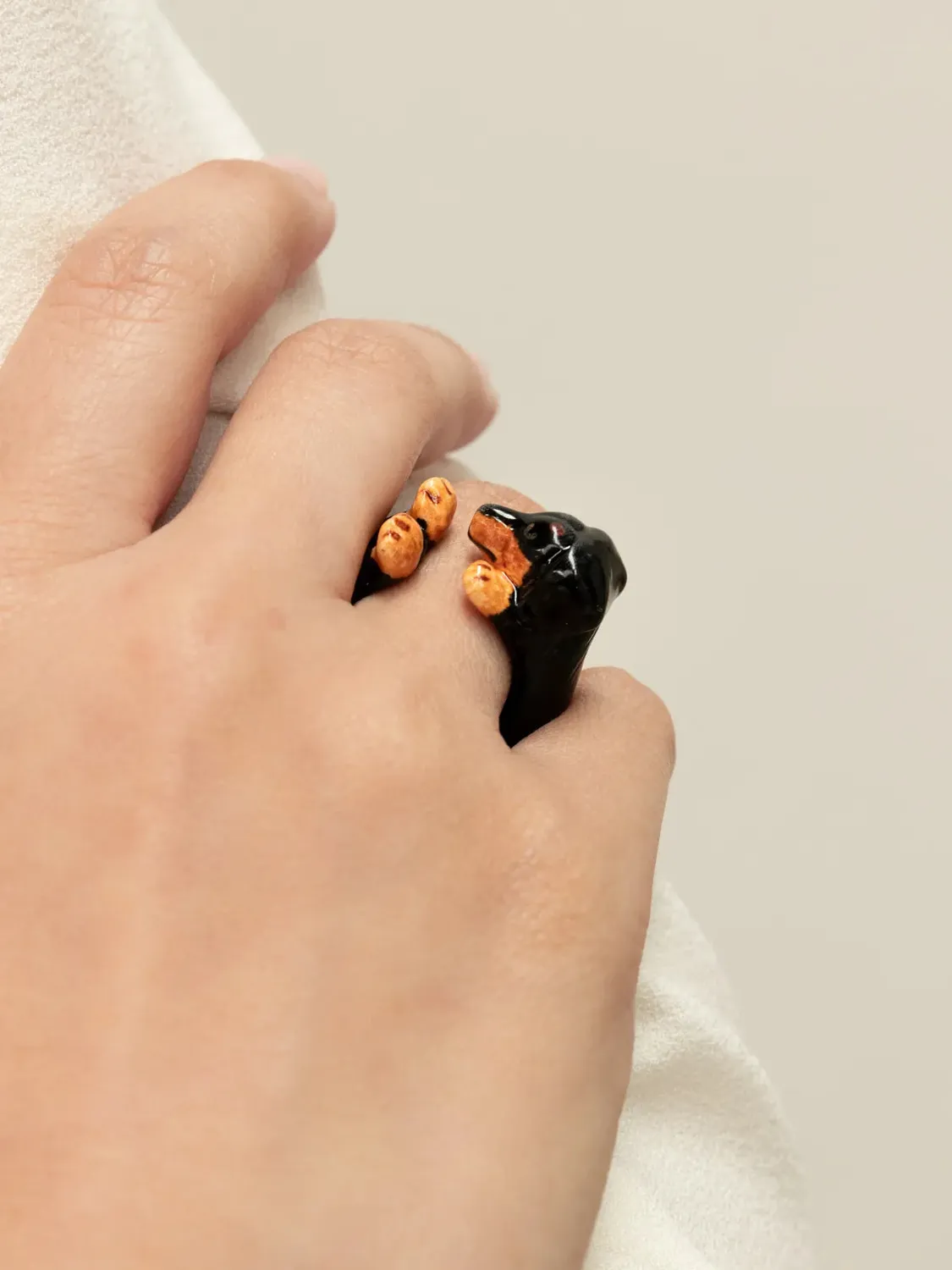 Nach Mochi Le Teckel bague porcelaine peinte main