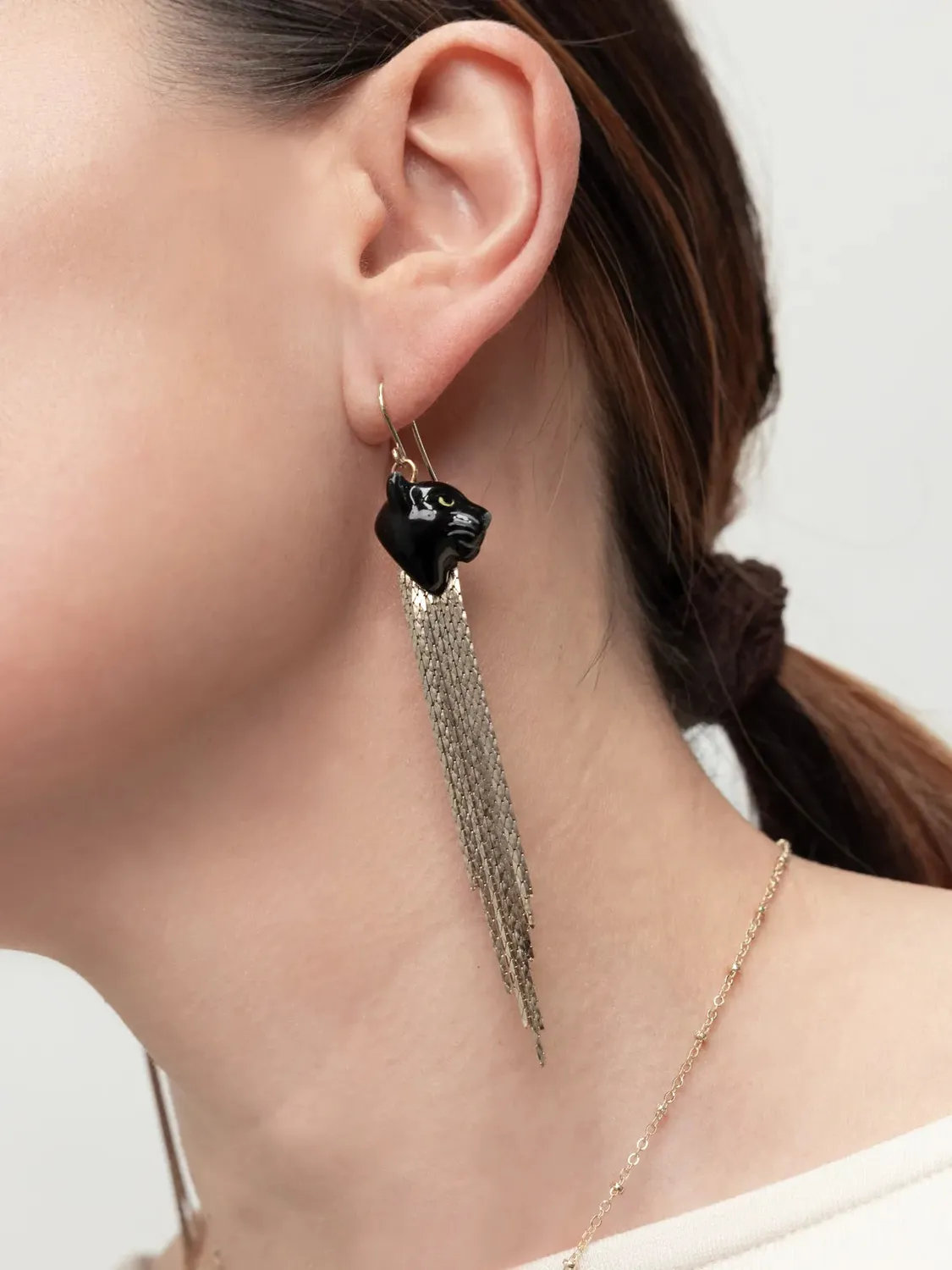 Nach Bijoux panthère noire à franges boucles d'oreilles porcelaine