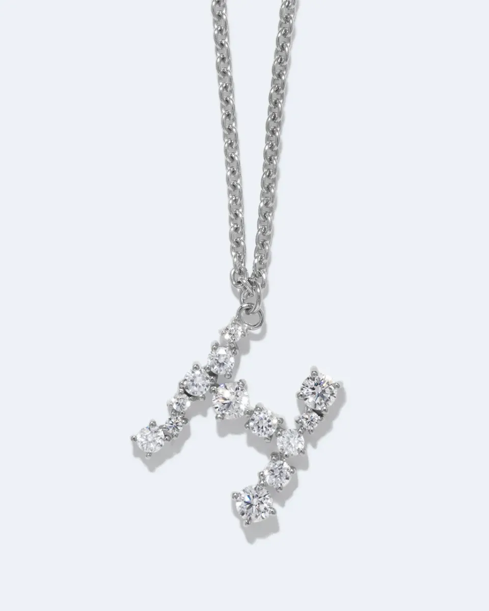 Completedworks Glitchy H collier pendentif zircone argenté
