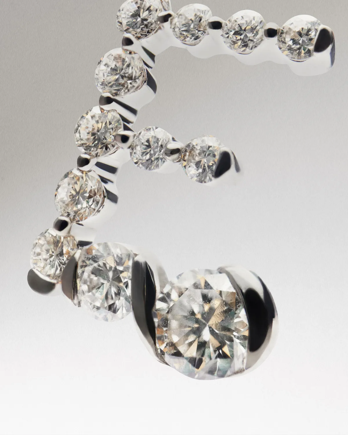 PDPAOLA Initiale E pendentif or blanc diamants