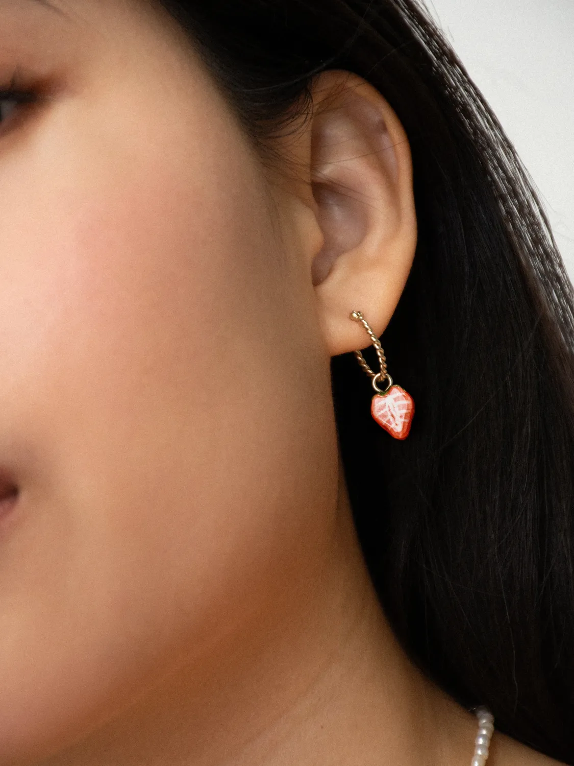 Nach Bijoux Fraise mini créole boucle rouge unité