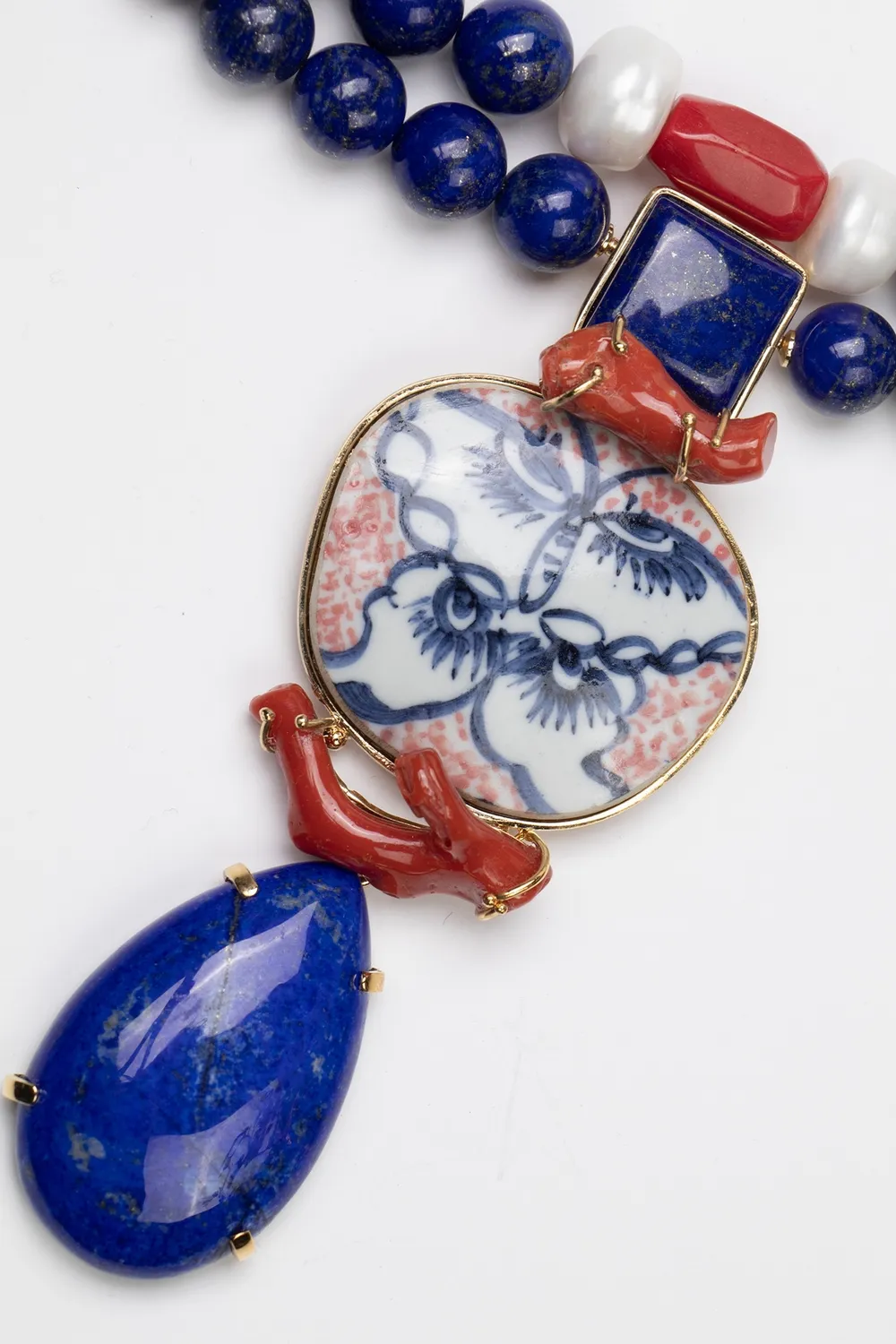 Philippe Ferrandis Pièces Uniques collier porcelaine lapis corail