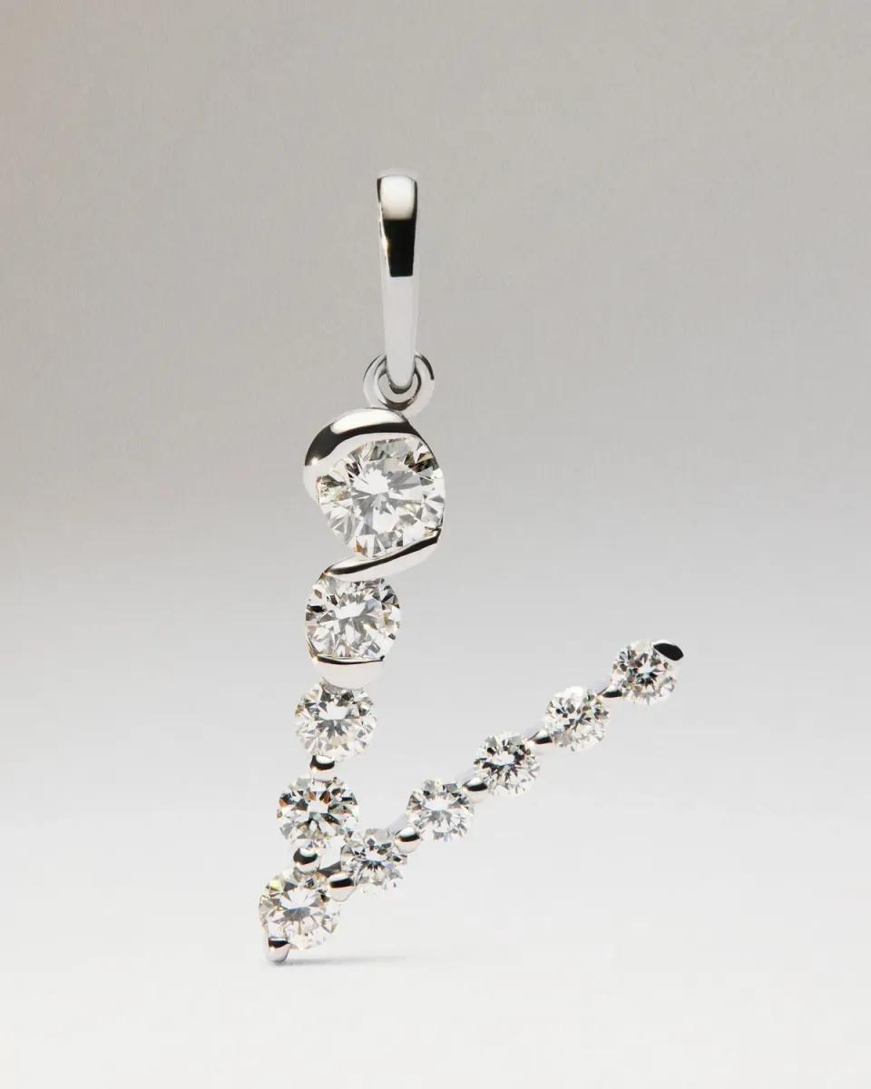 PDPAOLA Initials pendentif V or blanc 18 carats diamants