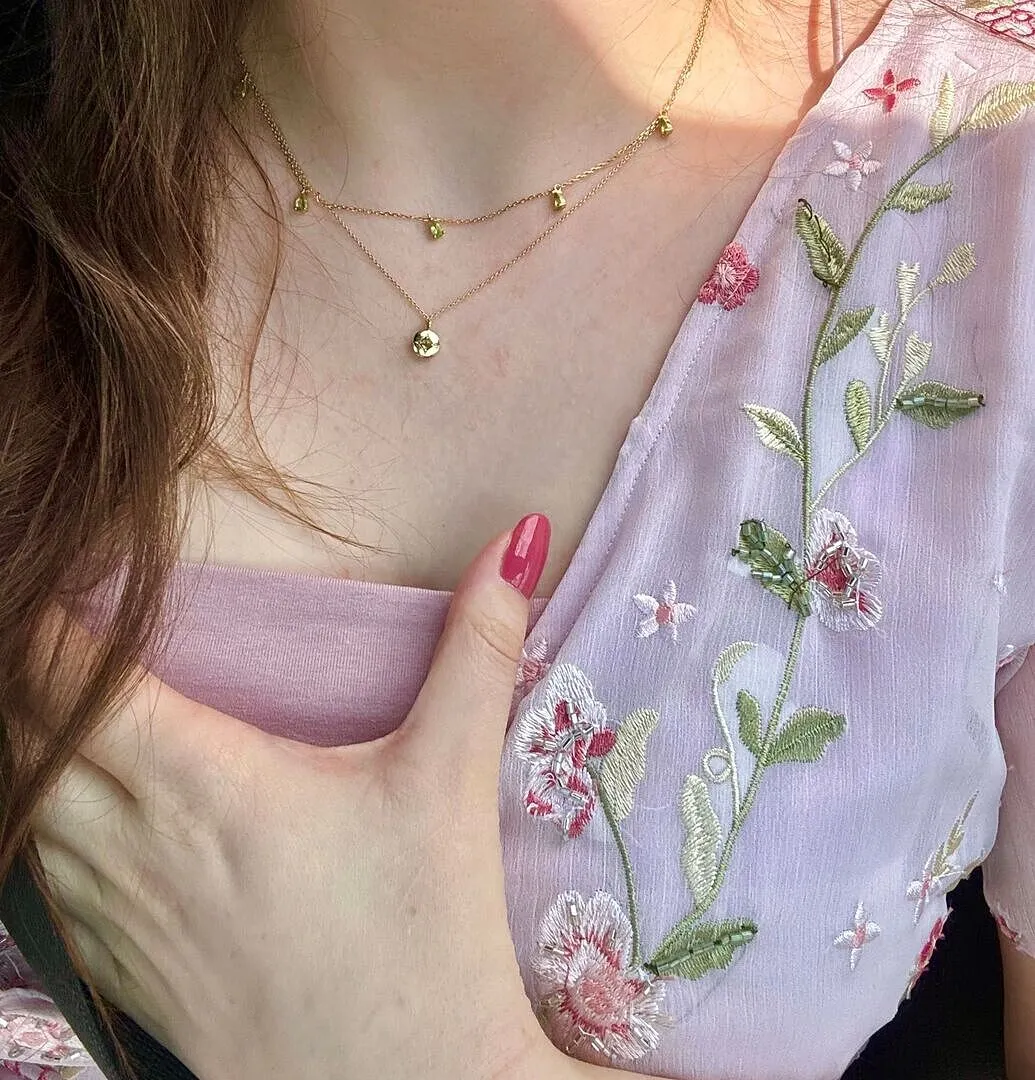 Astrid & Miyu August Peridot Birthstone collier or massif