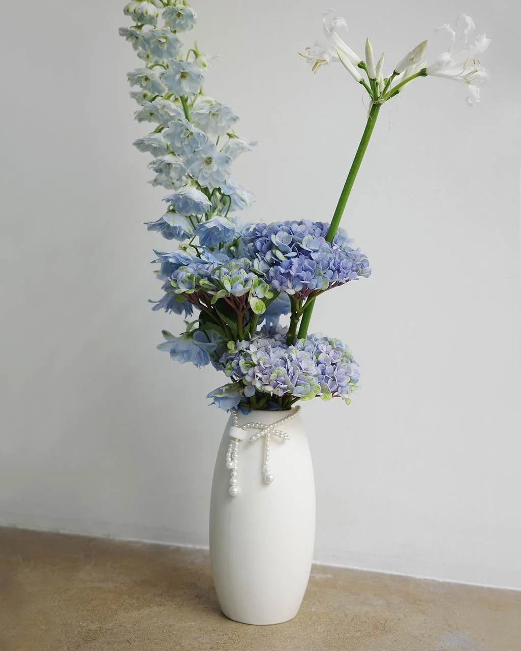 Completedworks Where Time Thins petit vase céramique blanc mat
