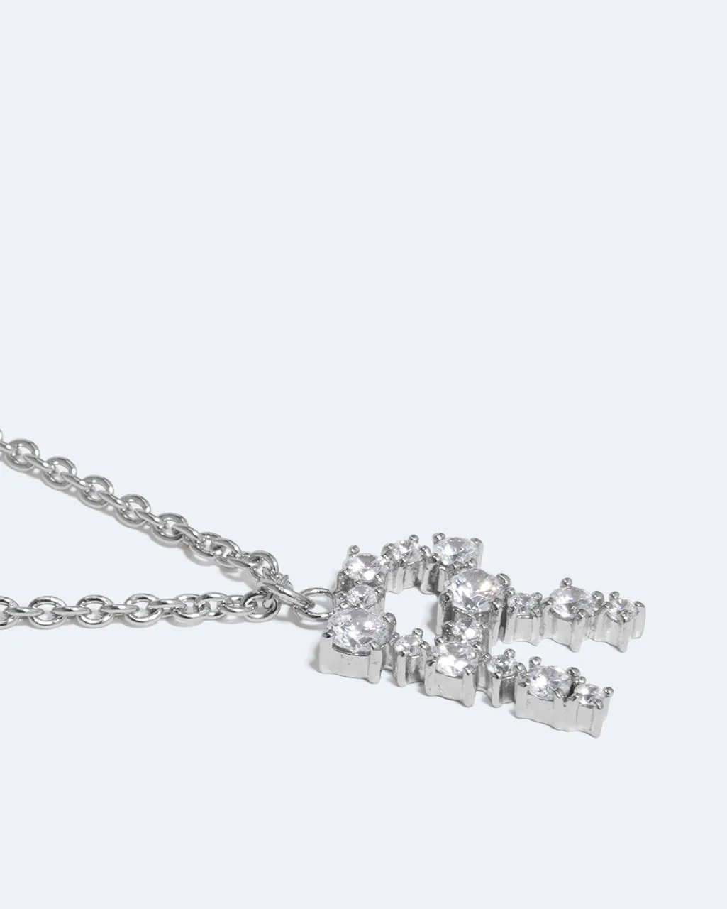 Completedworks Glitchy R collier pendentif rhodium