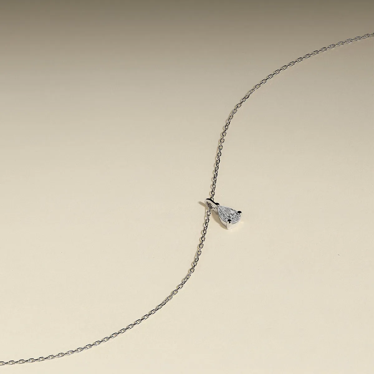 Astrid & Miyu Ornament Bauble Diamond Pendant collier or blanc diamant