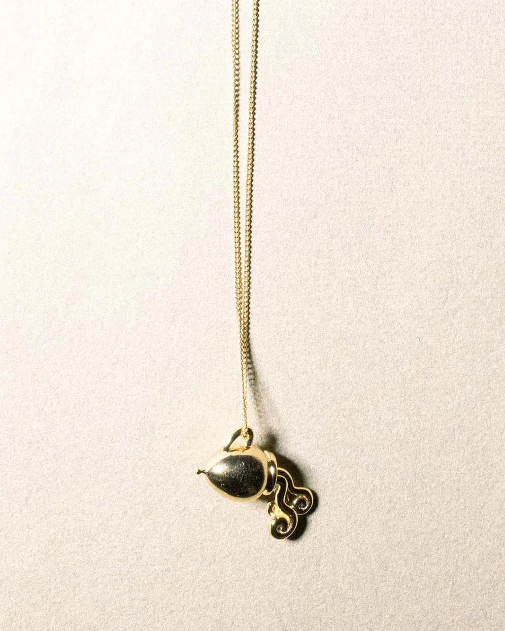 Completedworks Aquarius pendentif ballon verseau doré