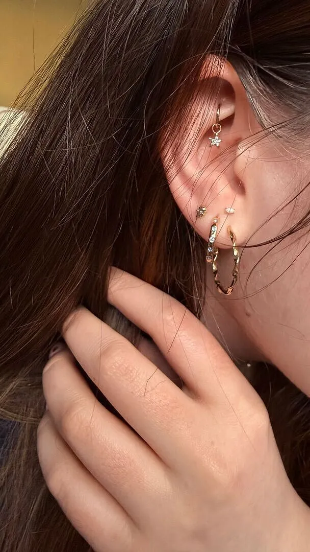 Astrid & Miyu Twist Large Hoops créoles or massif torsadé