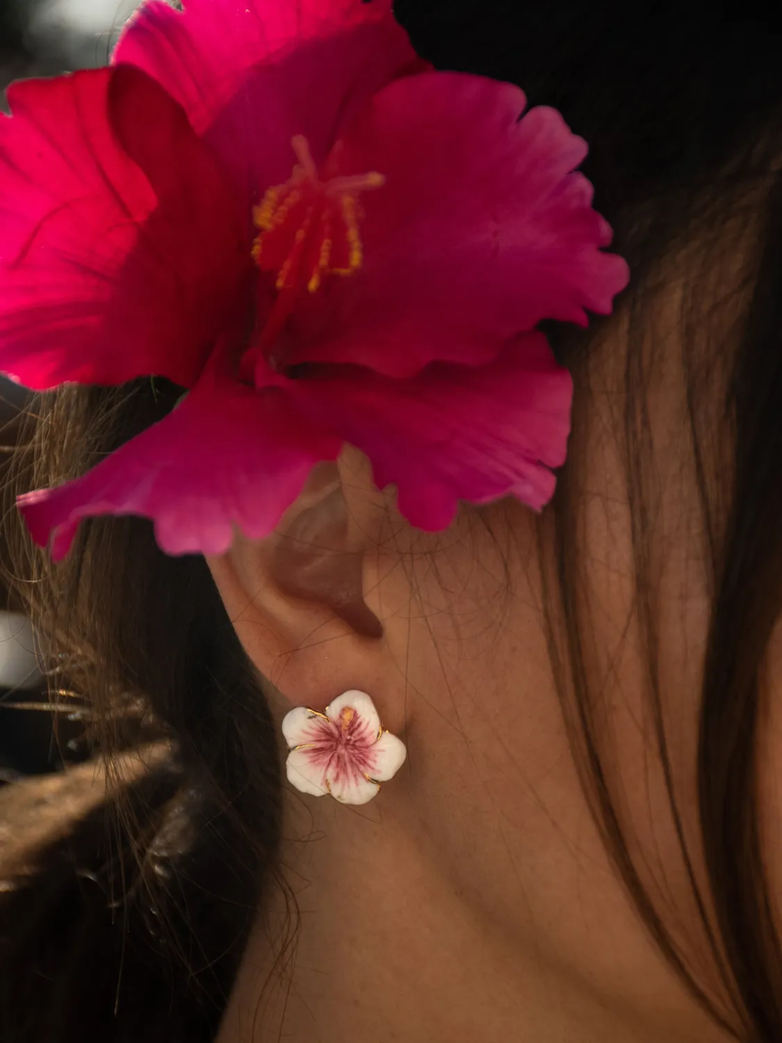 Nach Bijoux hibiscus boucles d'oreilles fleurs porcelaine rose