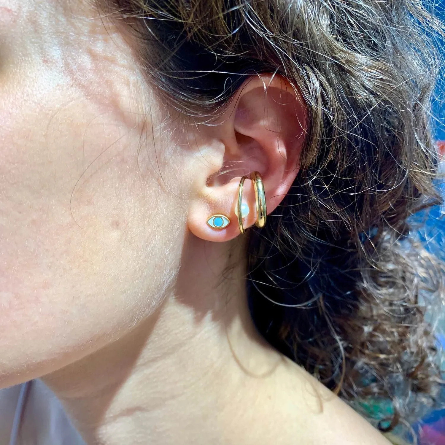 Nao de Paris Fortunata puces d'oreilles dorées corail