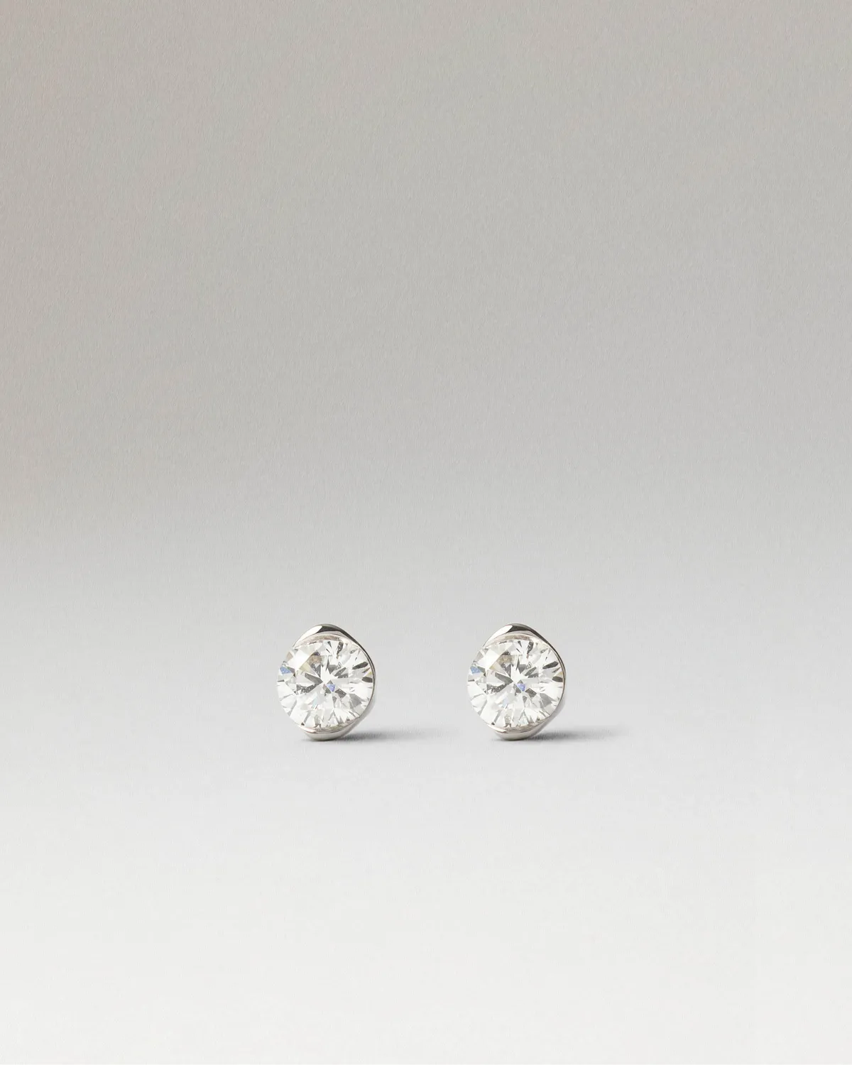 PDPAOLA Sira mono boucle diamant or blanc 18 carats