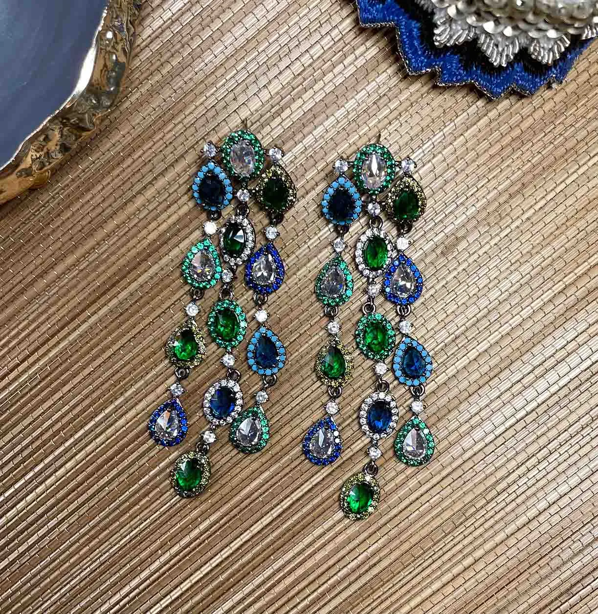 Nao de Paris Blue Petruchka boucles d'oreilles bleu 8 cm