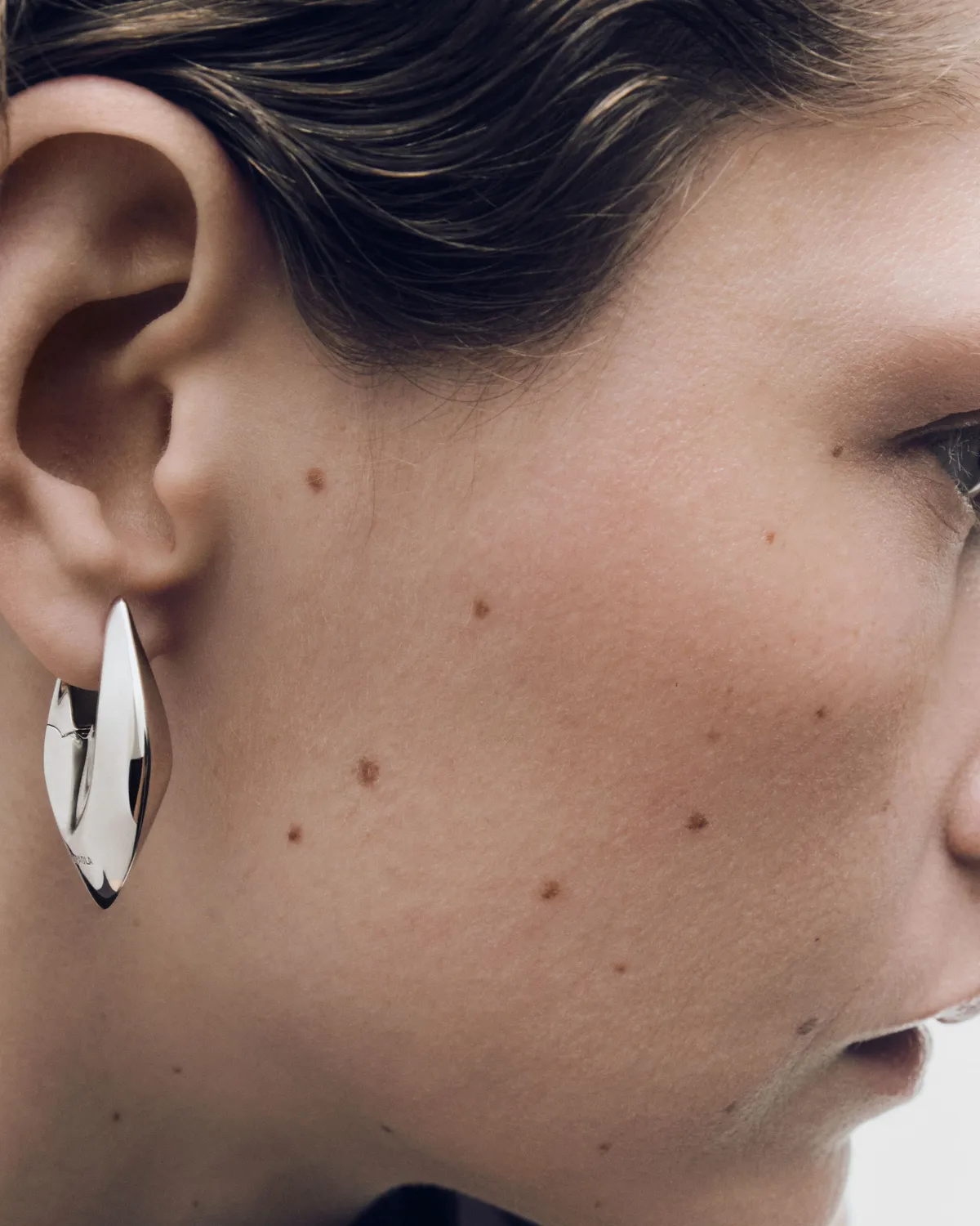 PDPAOLA Fuji mini boucles d'oreilles dorées