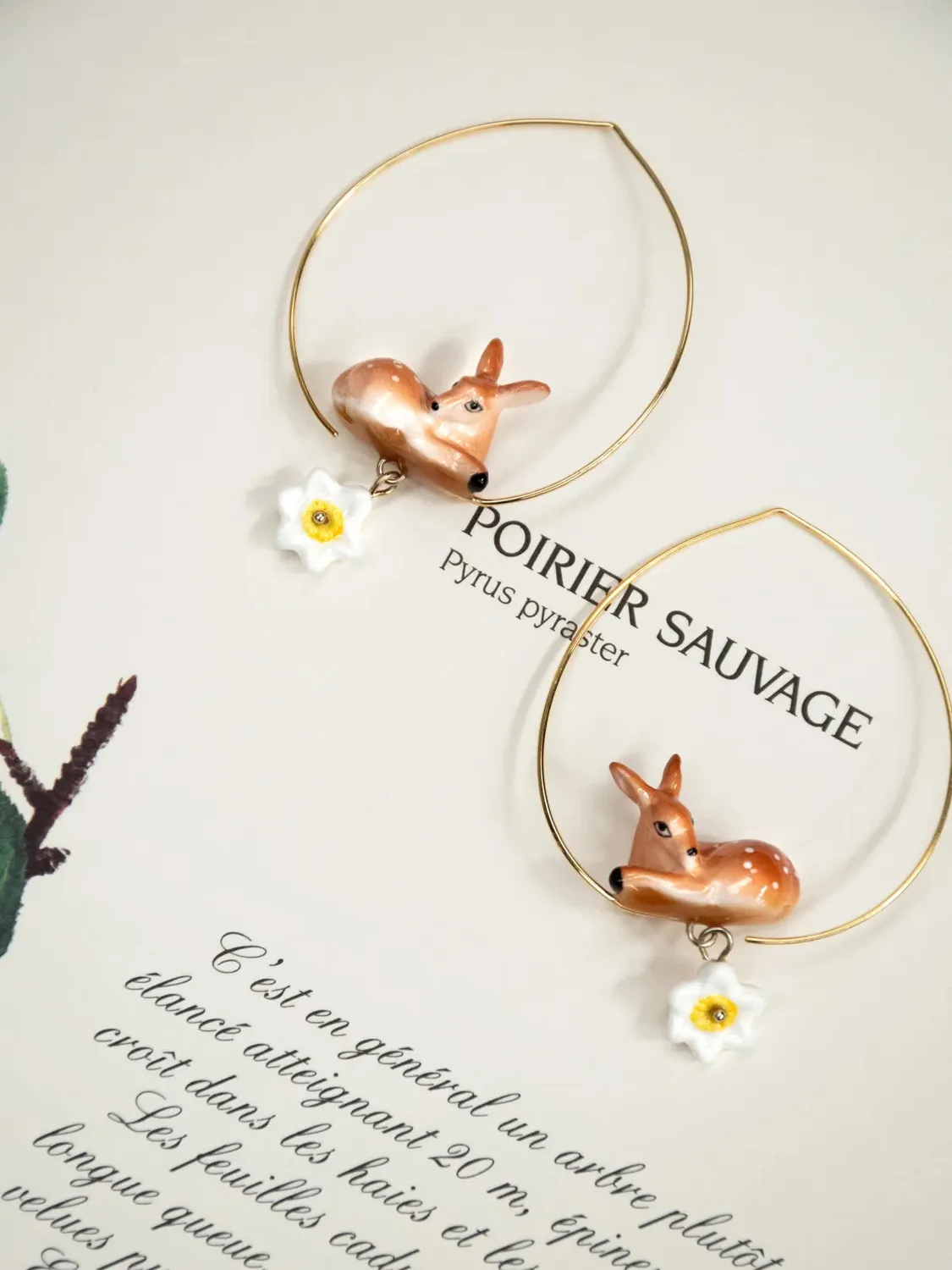 Nach Bijoux grandes créoles biche et jonquille fleuries