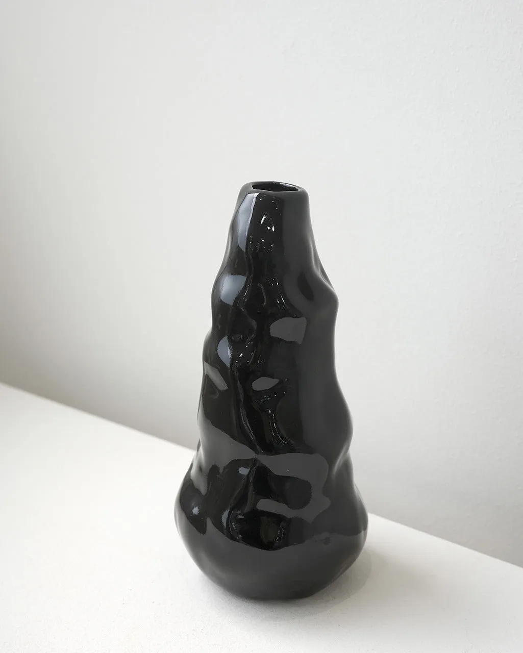 Completedworks Rise and Decline vase noir brillant médium