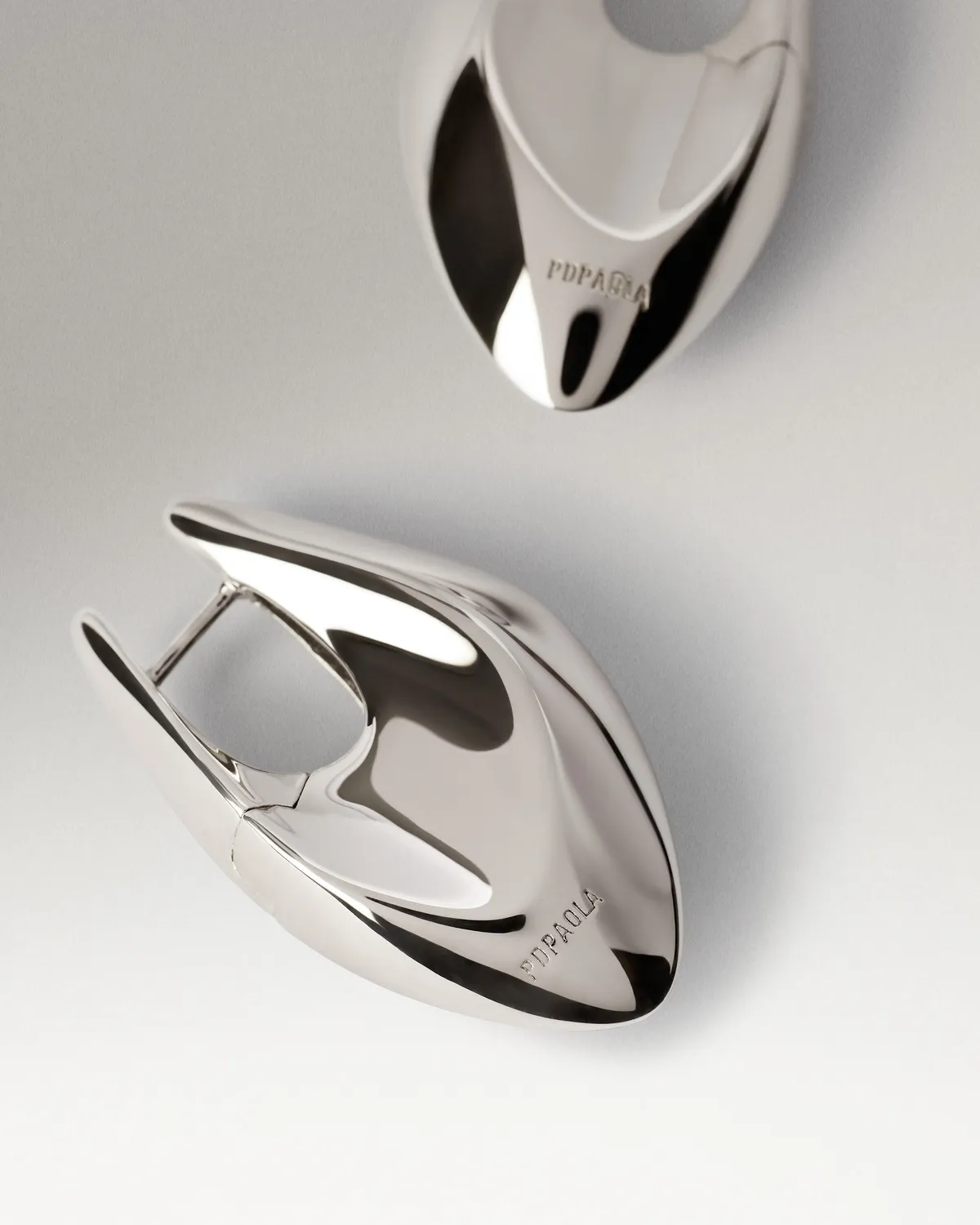 PDPAOLA Fuji mini boucles d'oreilles dorées