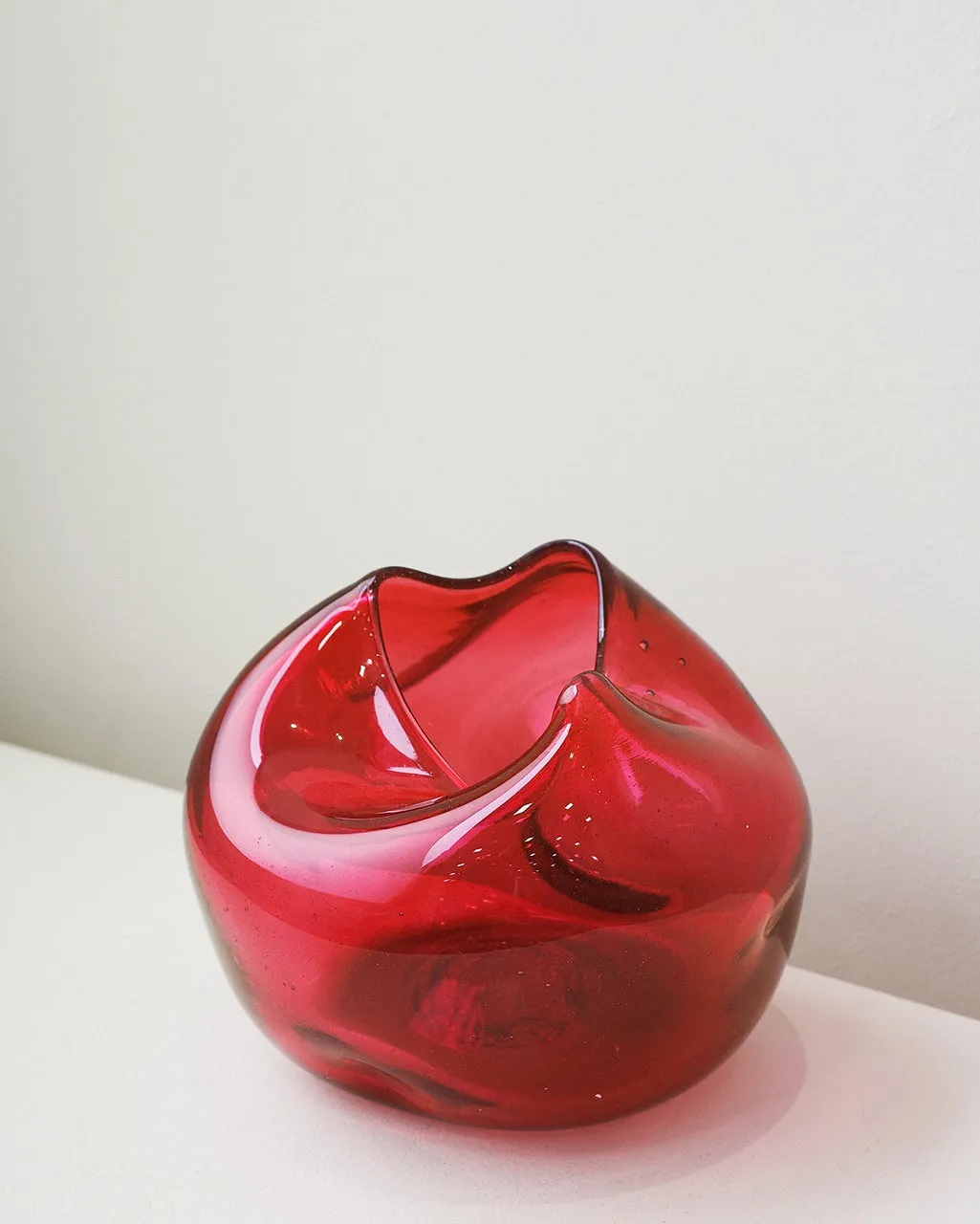 Completedworks Bubble To End All Bubbles vase verre rouge