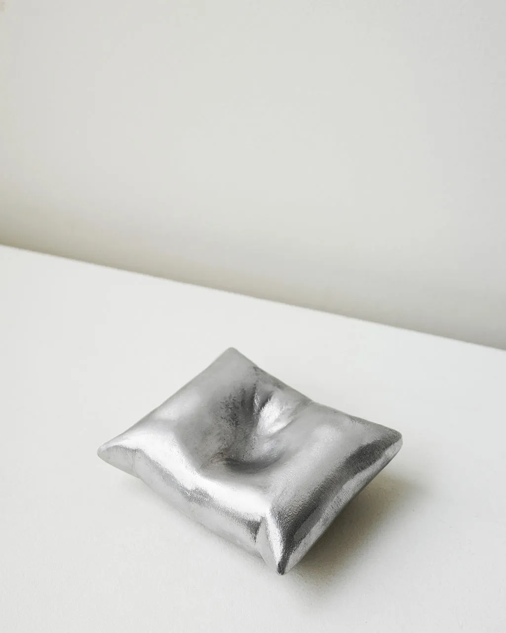 Completedworks Bumped vide-poche aluminium argent