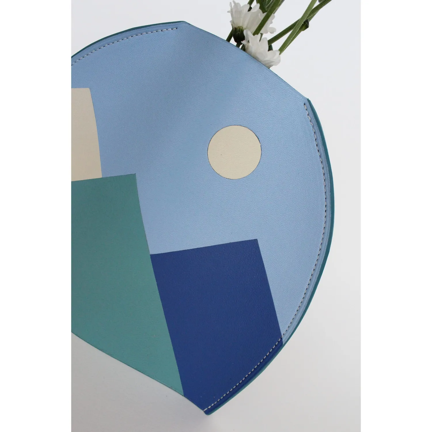 Drelin vase en cuir marqueterie artisanale bouquet frais