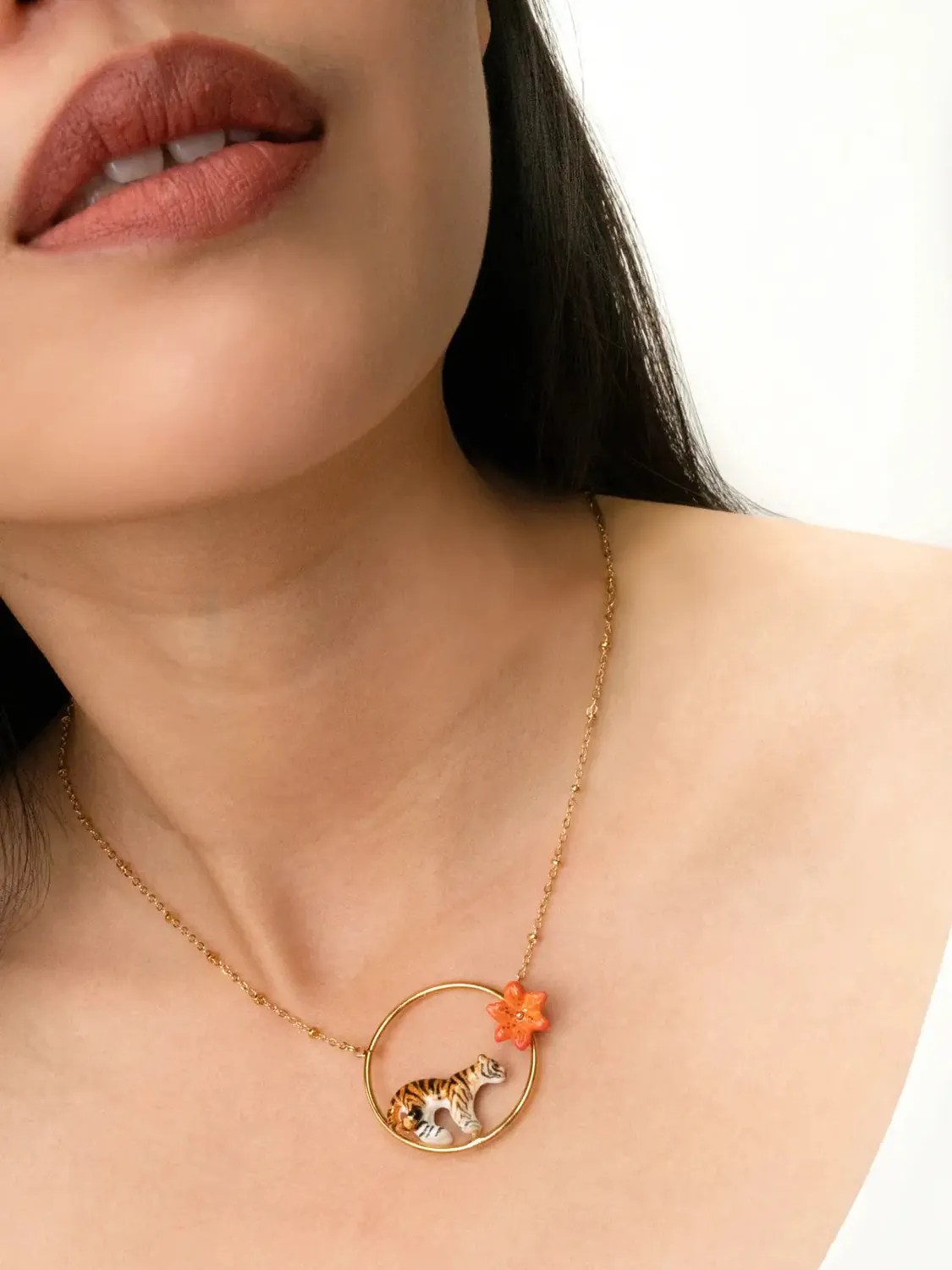 Nach Bijoux tigre et lys collier rond porcelaine doré