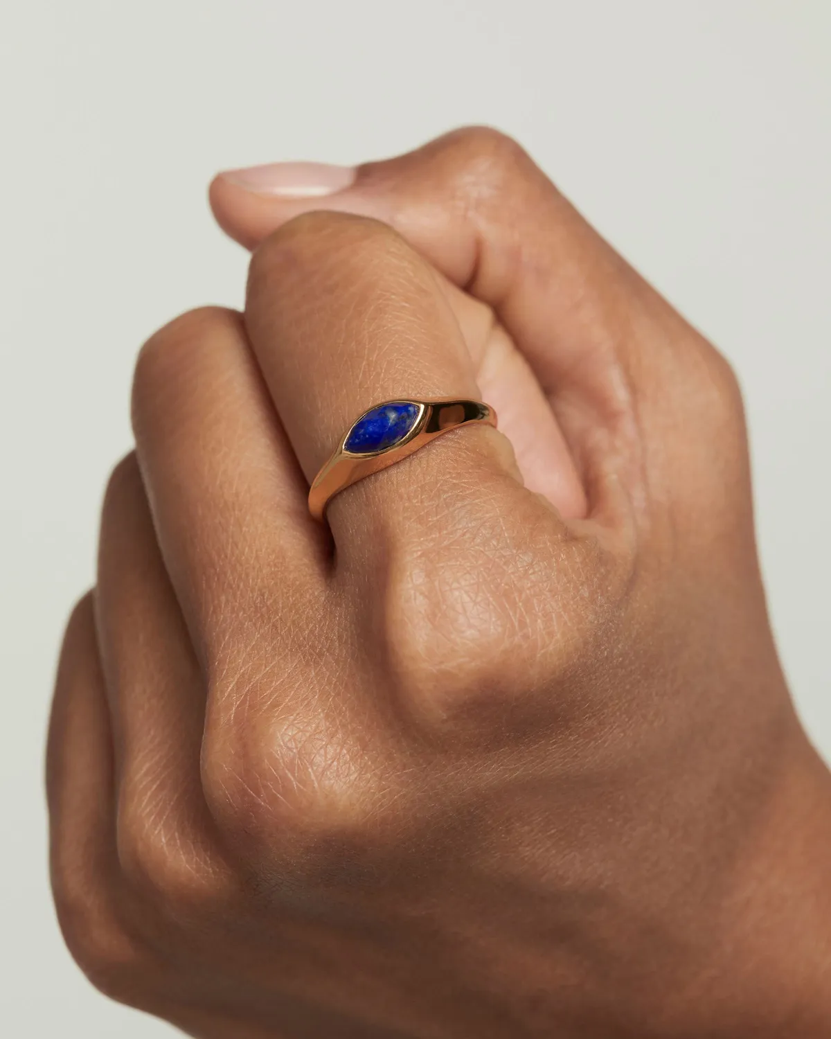 PDPAOLA Nomad Stamp bague lapis-lazuli dorée