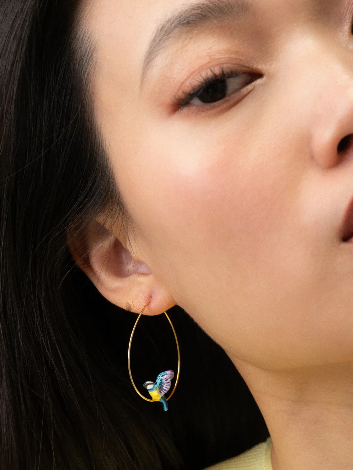 Nach Bijoux Mésange en vol boucles d'oreilles créoles bleues