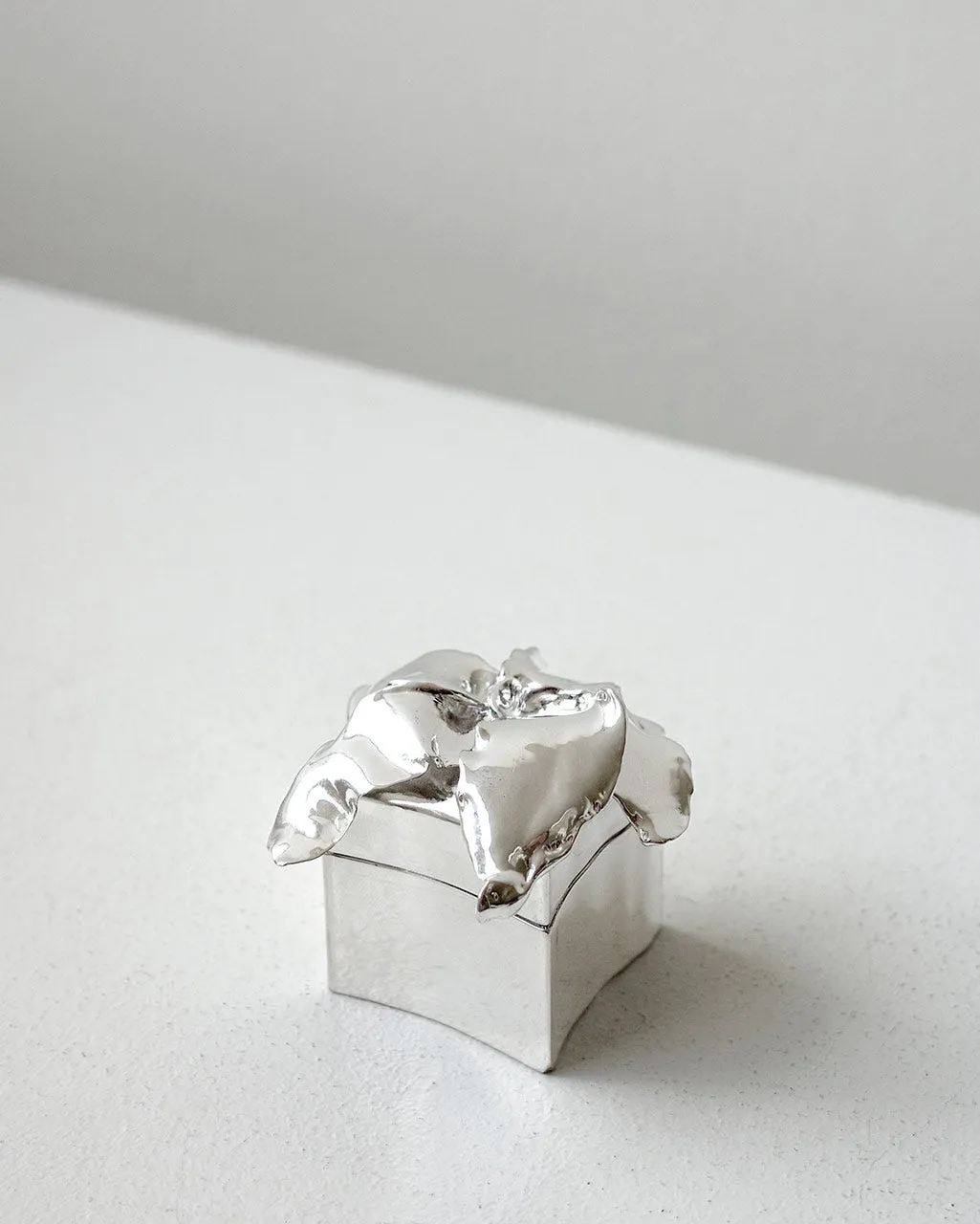 Completedworks Small Flower boîte à bijoux fleur argent