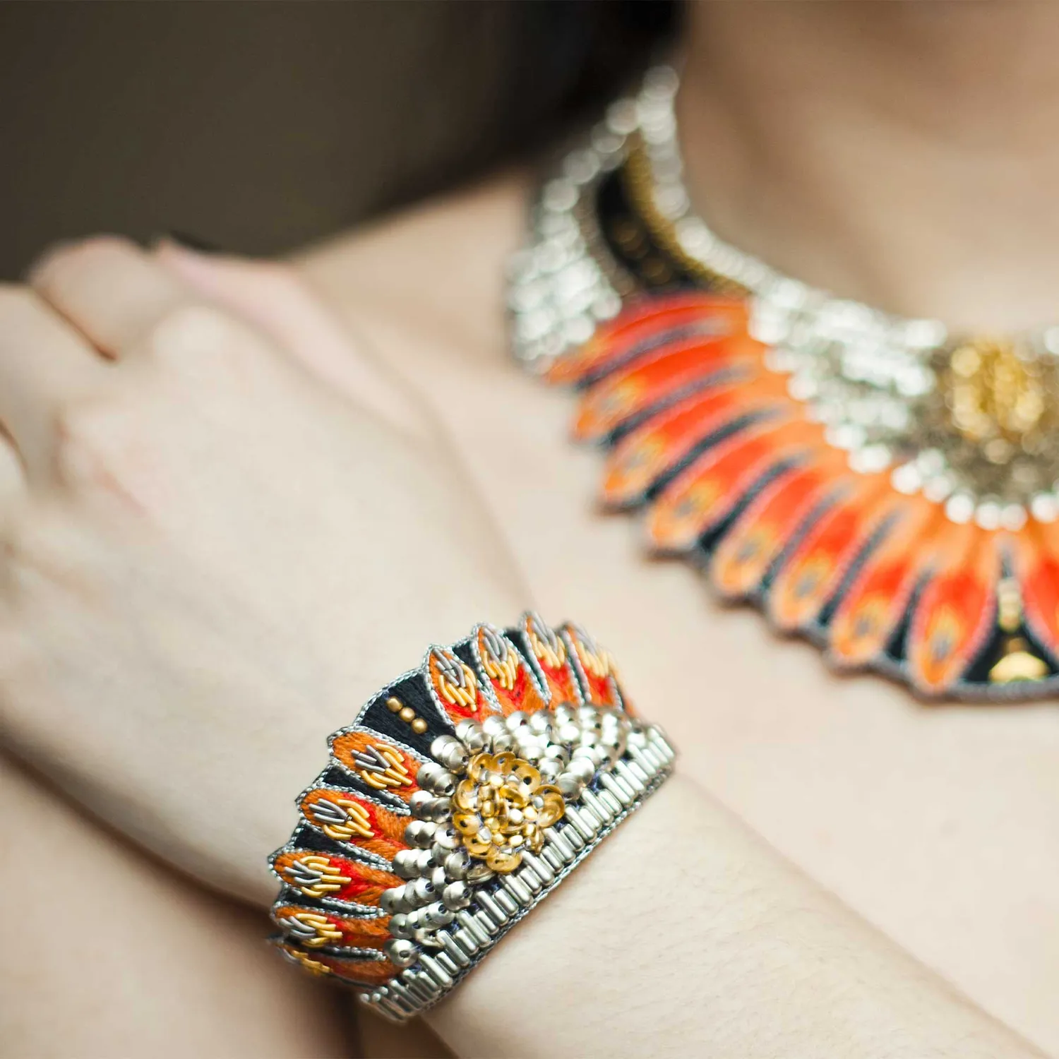 Nahua Nita bracelet cuir orange brodé soie ajustable