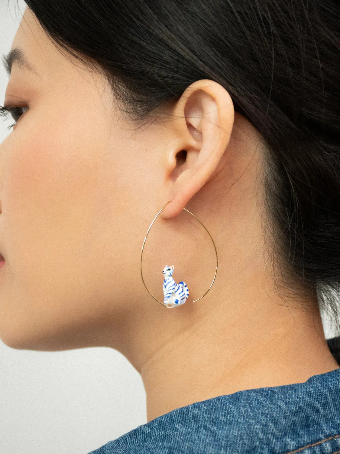 Nach Bijoux Grandes créoles chat bleu et blanc boucles doreilles porcelaine