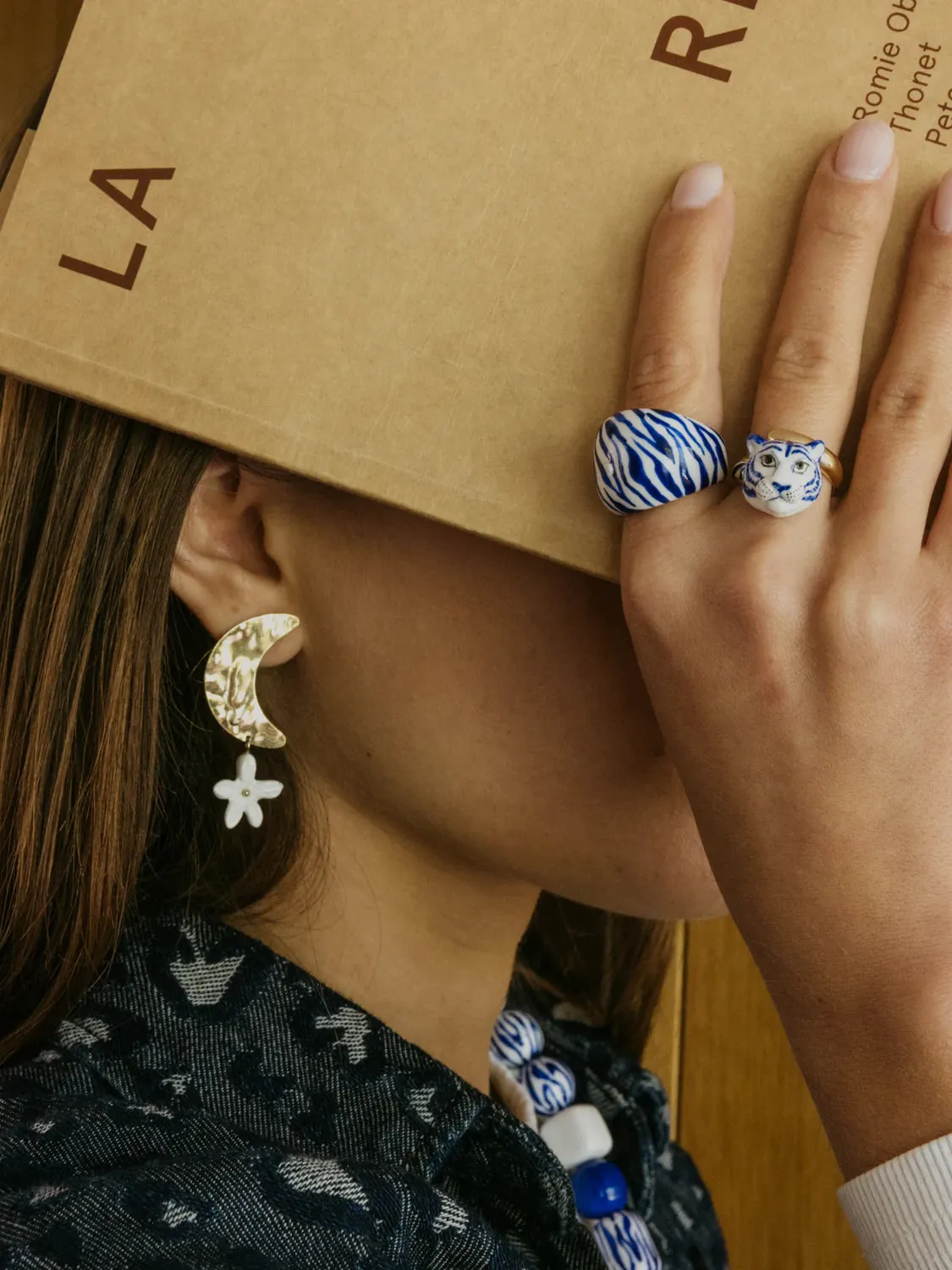 Nach Bijoux tigre bleu bague ajustable porcelaine feuille dor