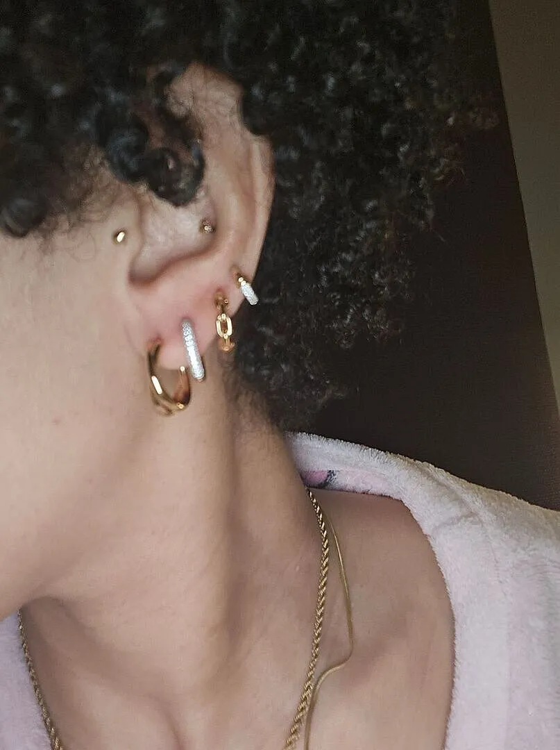 Astrid & Miyu Pavé Essential créoles dorées Small Hoops
