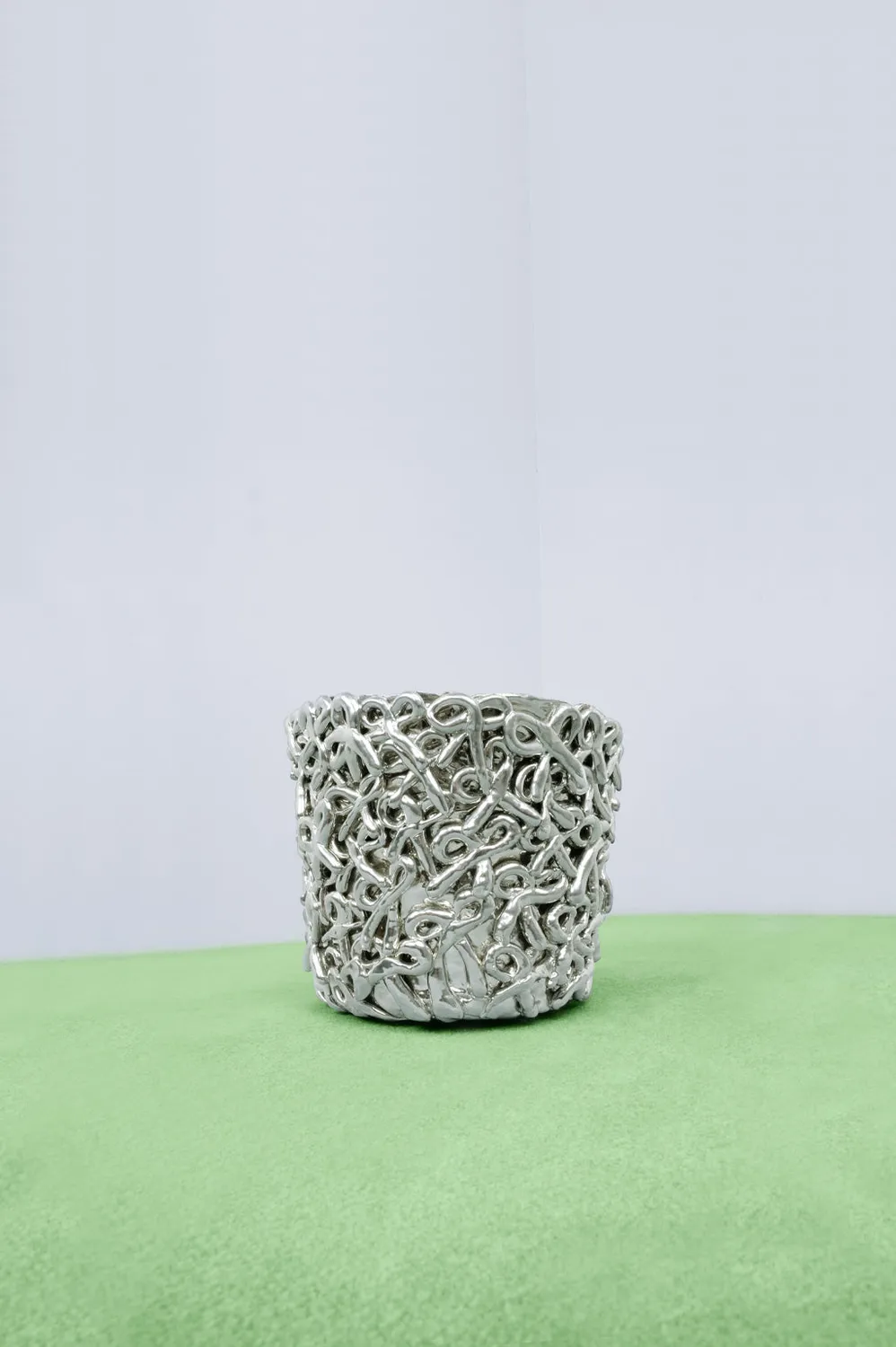 Completedworks Silver Pot vase pot argent créateur