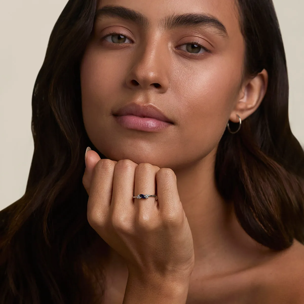 Astrid & Miyu Milestone bague or blanc saphir septembre