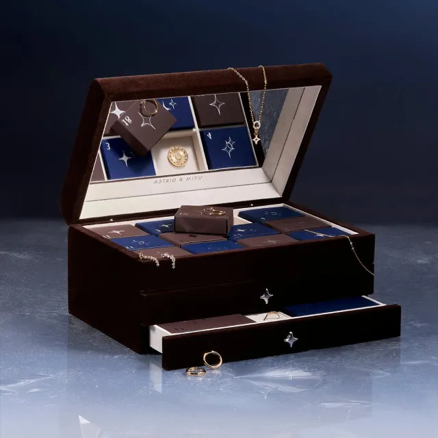 Astrid & Miyu 24 Day Advent Calendar coffret doré 24 cases
