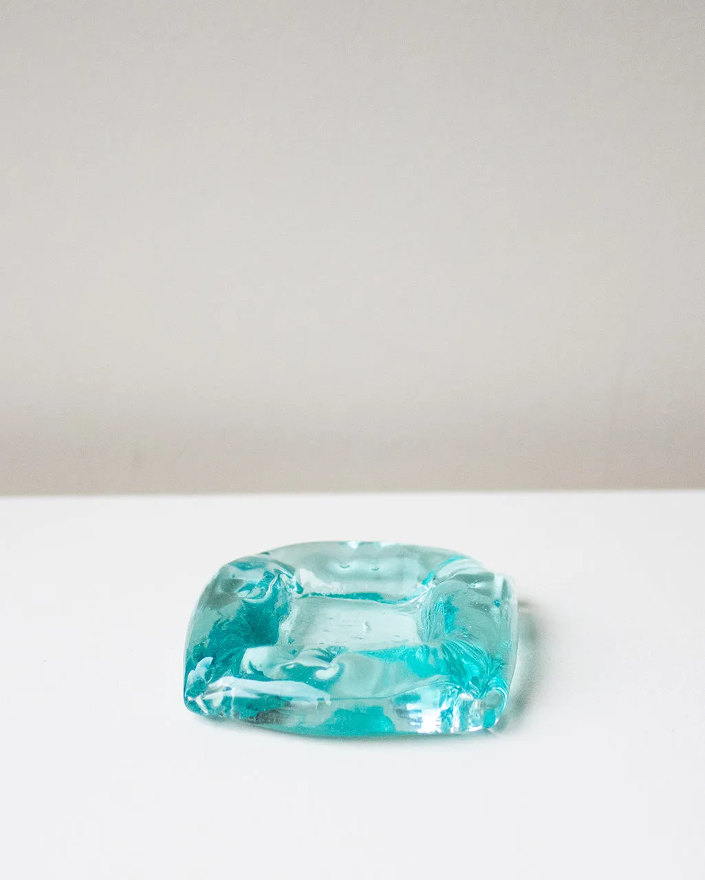 Completedworks Sea Glass coupelle verre bleu petit modèle