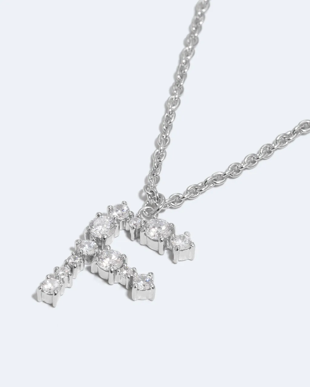 Completedworks Glitchy F Pendentif lettre zircon rhodié