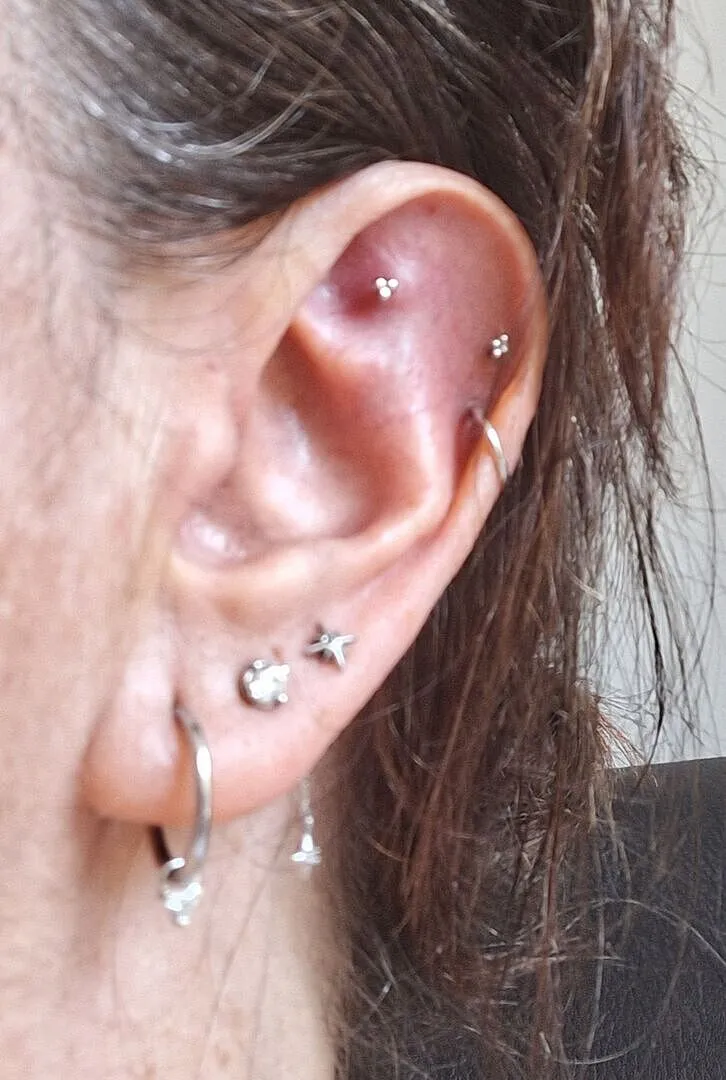 Astrid & Miyu Star Ear Chain boucle or blanc massif étoile
