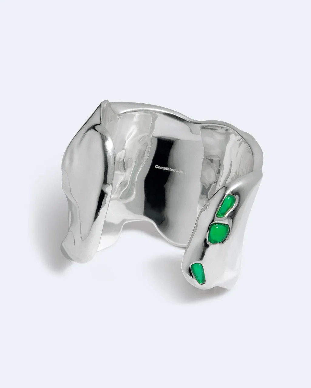 Completedworks Cobblestones manchette résine verte plaqué argent